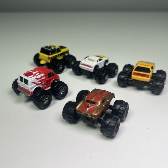 Micro Machines, Vintage 1987 Monster Trucks, Lot Of 5! Van Truck Car - Picture 8 of 9